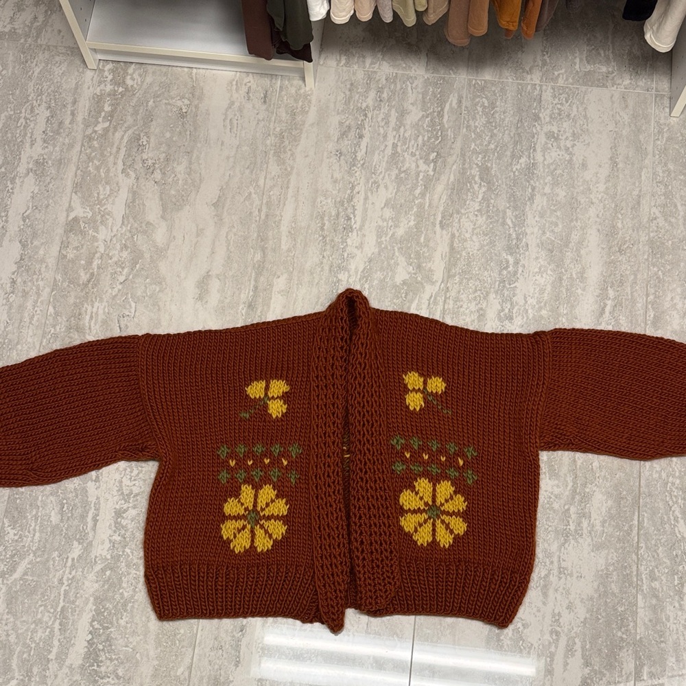 Hand knit oversized cardigan - Picture 2 of 8